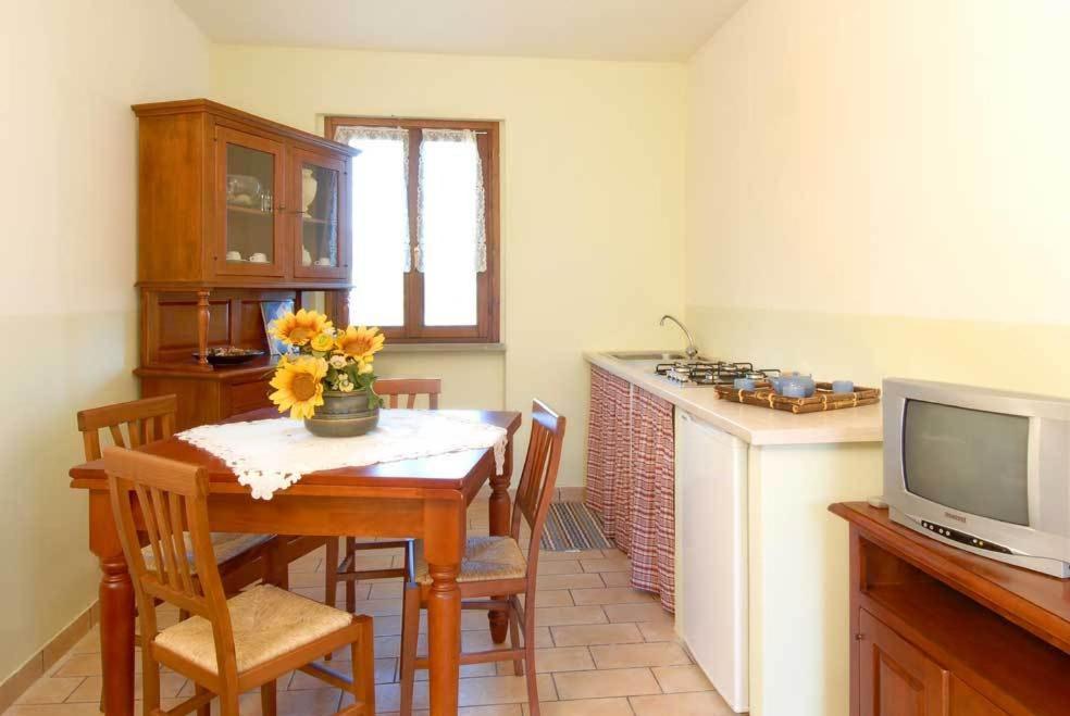 Relais Valguerriera Guest House Apecchio Bagian luar foto