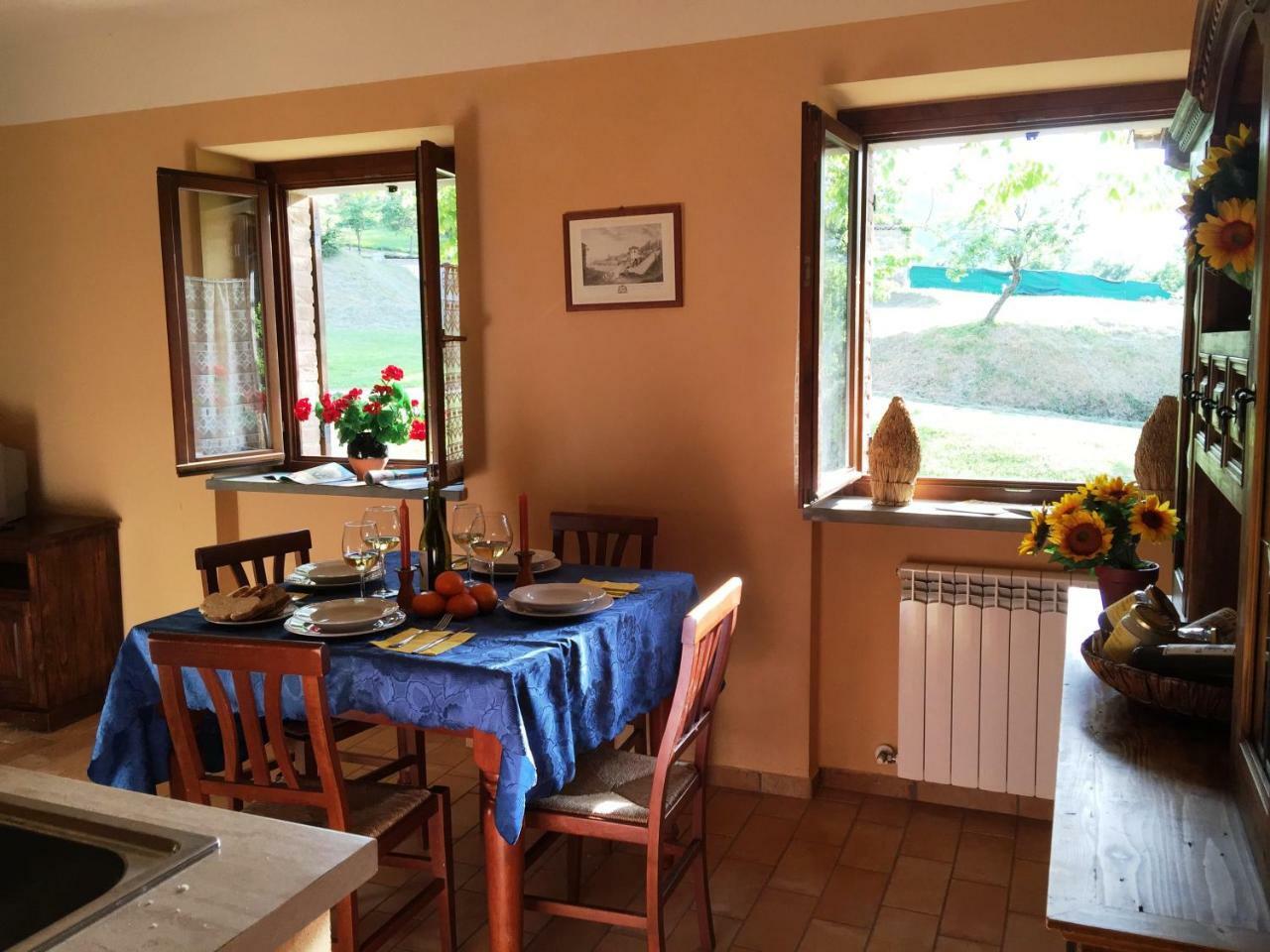 Relais Valguerriera Guest House Apecchio Bagian luar foto