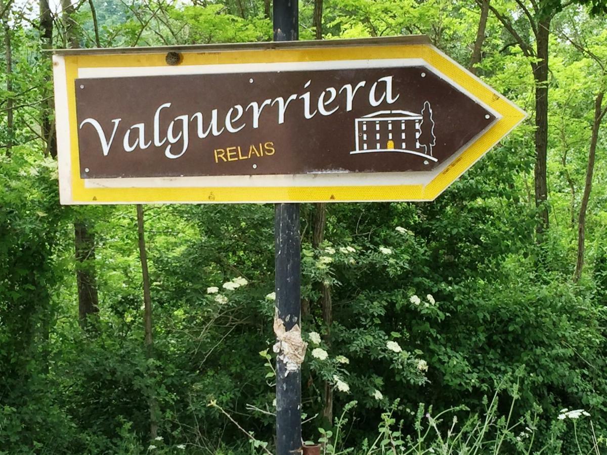 Relais Valguerriera Guest House Apecchio Bagian luar foto